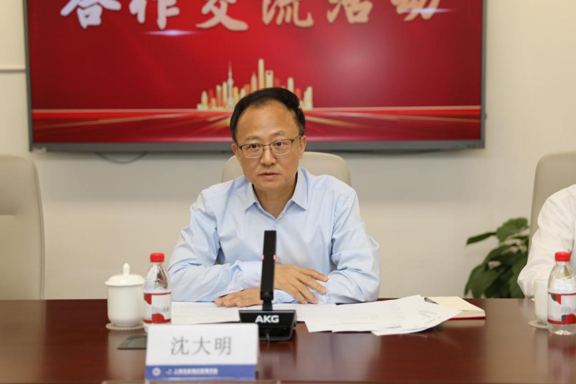 上海市政协副主席陈群一行来校考察调研
